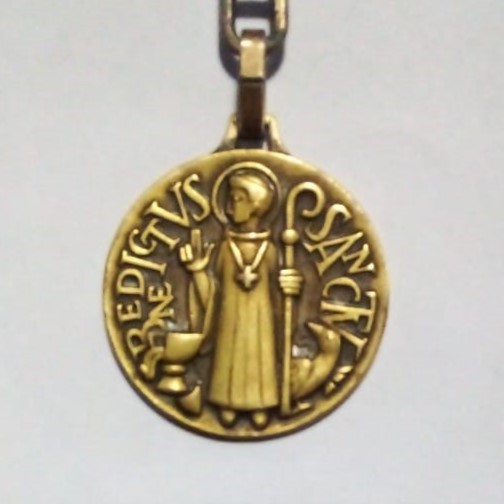 Reverso de la Medalla de San Benito