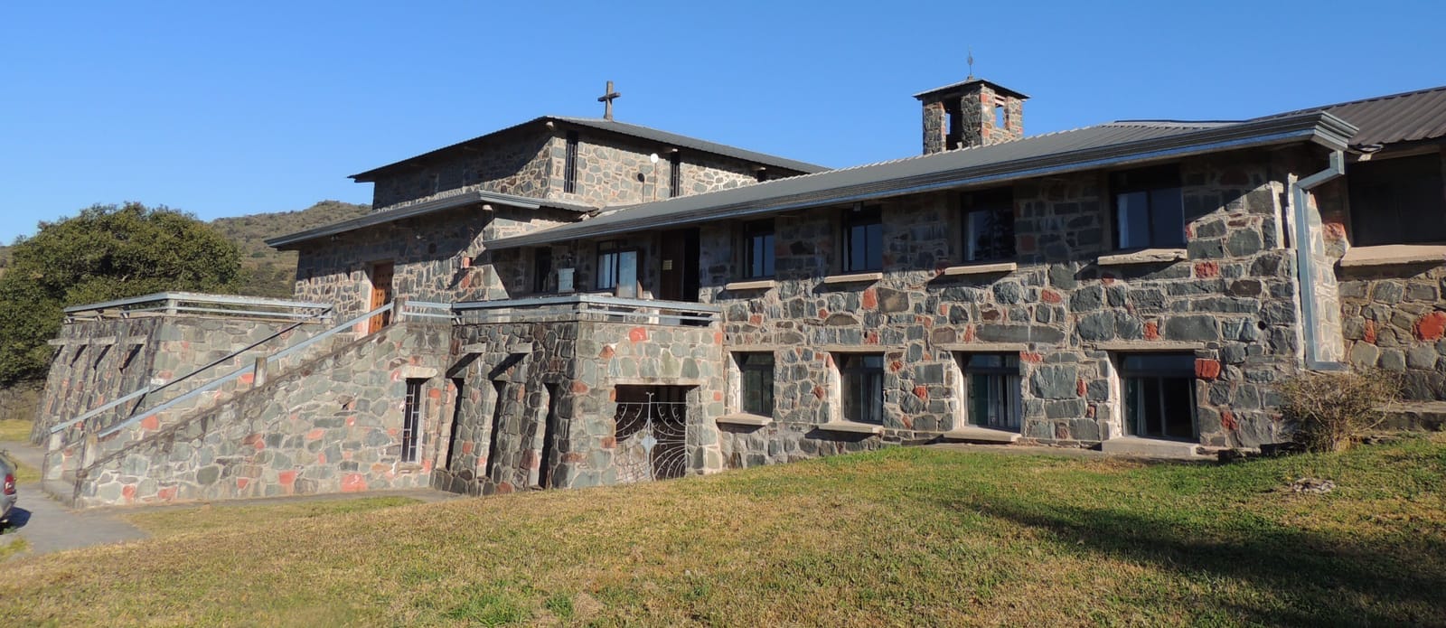 Costado del Monasterio Cristo Rey